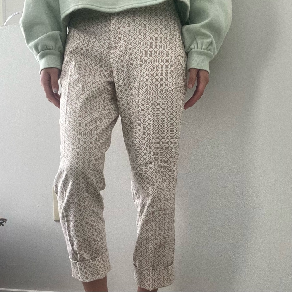 Banana Republic beige and white patterned pants 🧸